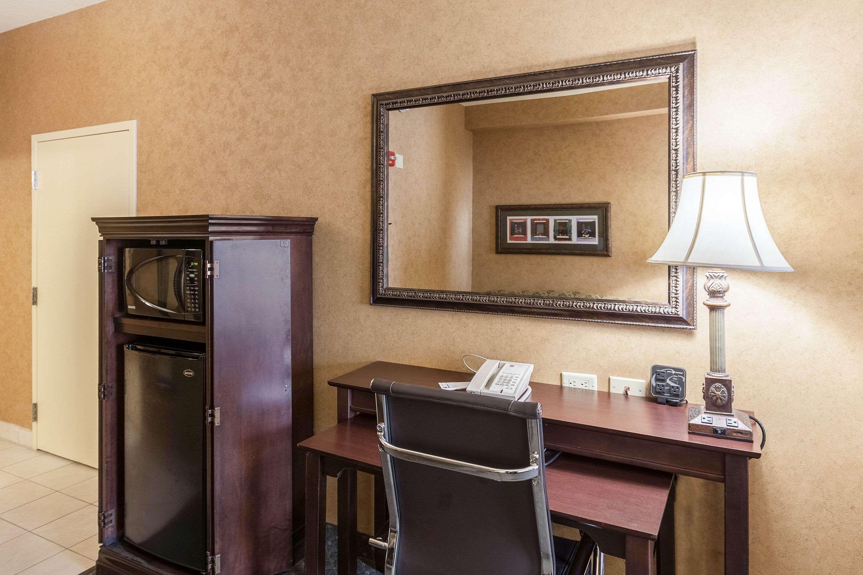 Comfort Suites Alamo-River Walk Сан Антонио Екстериор снимка