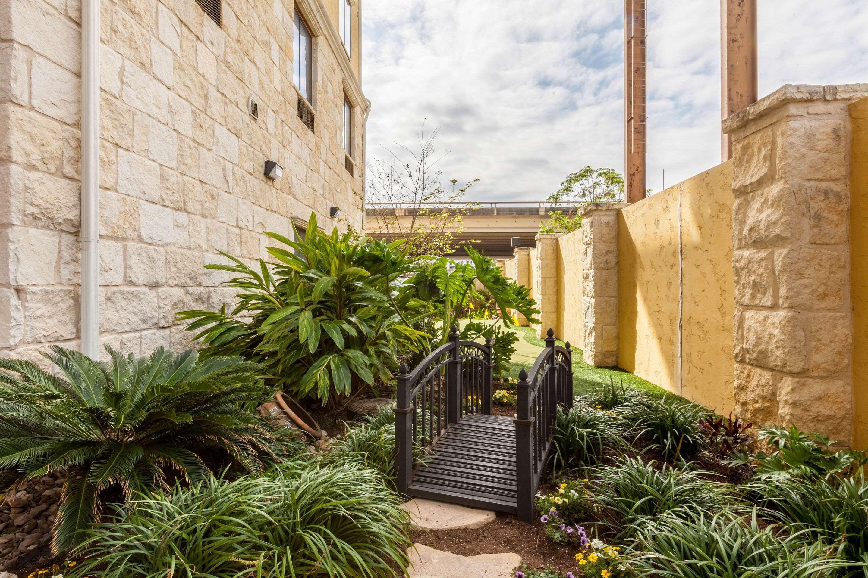 Comfort Suites Alamo-River Walk Сан Антонио Екстериор снимка