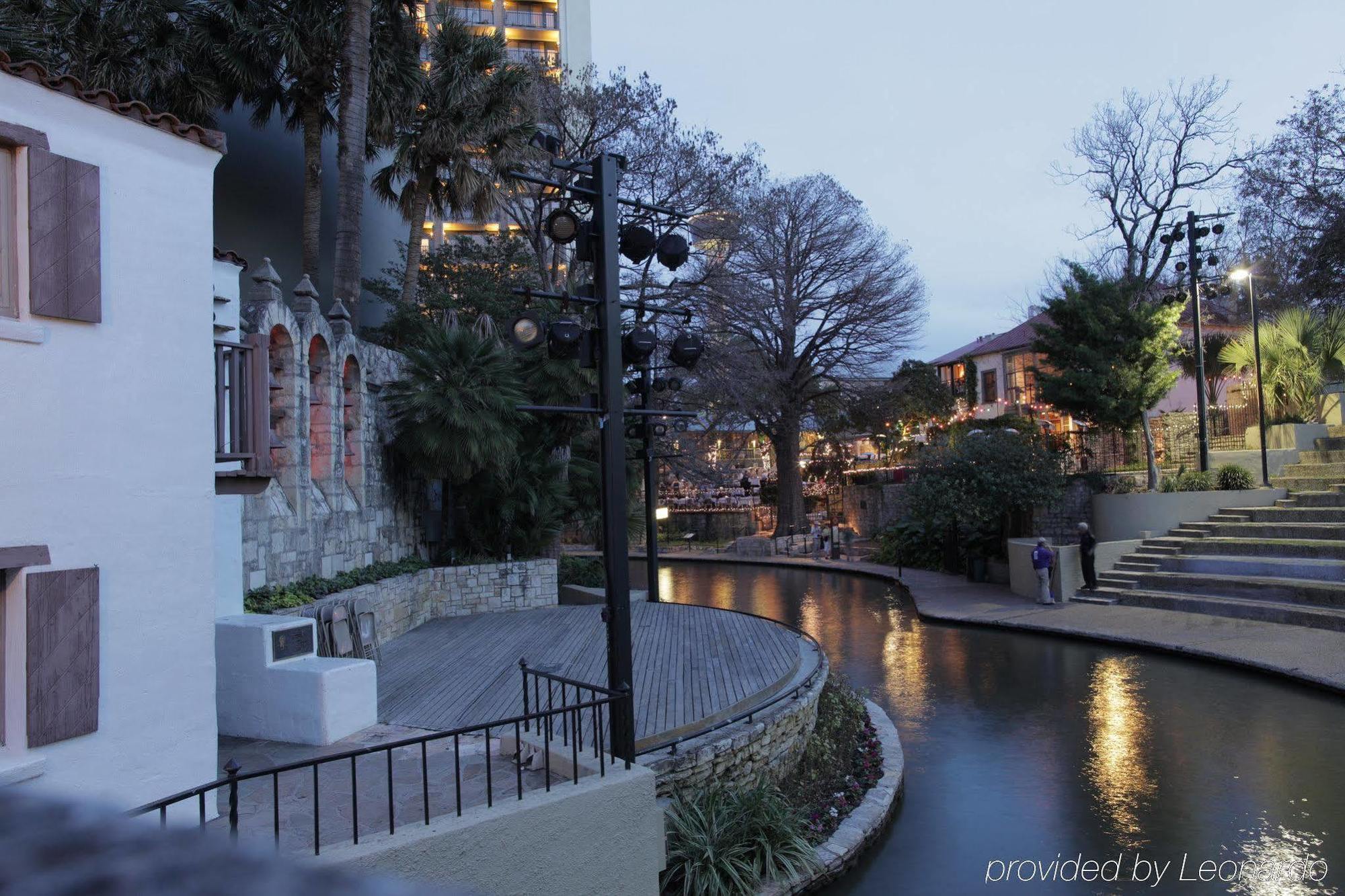 Comfort Suites Alamo-River Walk Сан Антонио Екстериор снимка